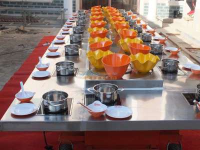 旋轉小火鍋設備多少錢？選購價格優惠的回轉火鍋設備，就選玲瓏廚具廠