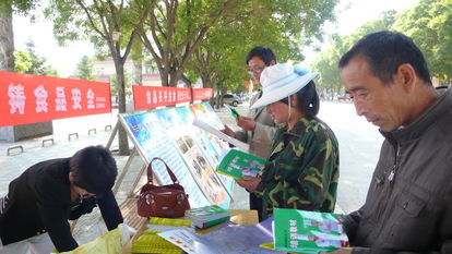 彭陽縣食藥監(jiān)局組織餐飲企業(yè)開展食品安全宣傳活動(dòng)，筑牢餐飲服務(wù)安全防線